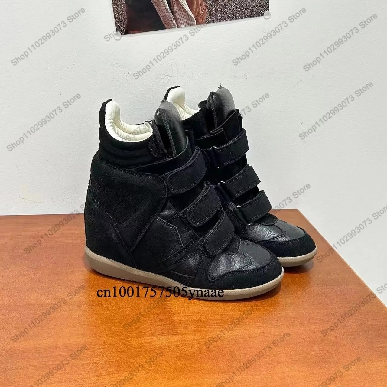 Women Shoes Sale - Женские кроссовки на скрытой танкетке с